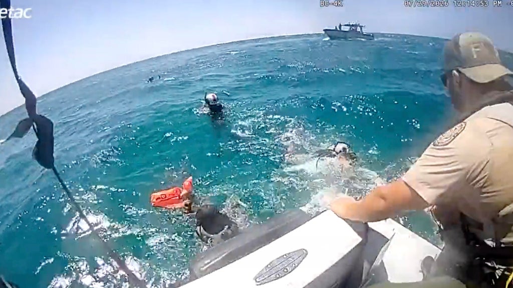 Video shows rescue of missing divers in Florida Keys after getting separated from boat — CBS Miami, Key Biscayne Government news
