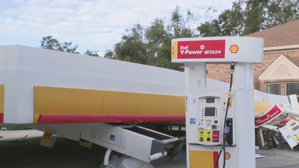 Hurricane Isaias damages homes and businesses along Florida Gulf Coast — CBS Miami, Key Biscayne Business news