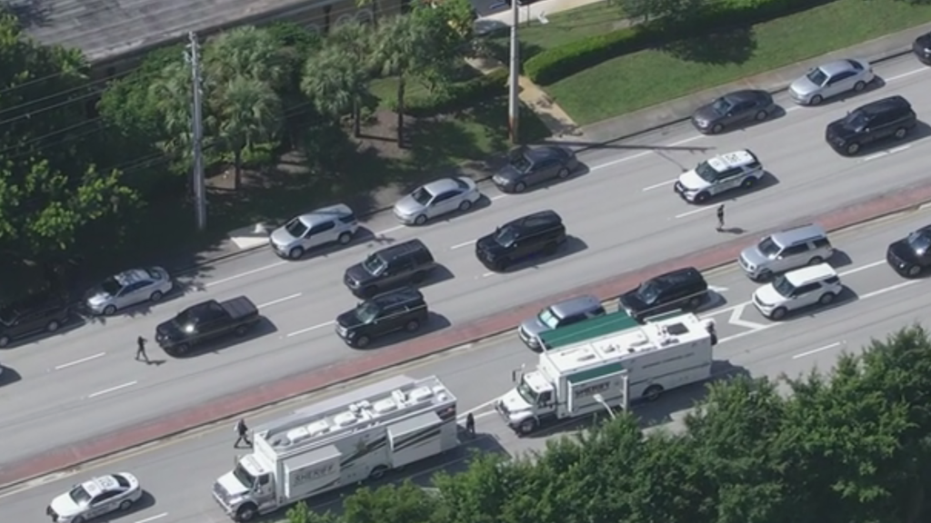 Man killed by Palm Beach authorities after chase tied to pizza delivery robbery, sheriff says — CBS Miami, Key Biscayne Schools news