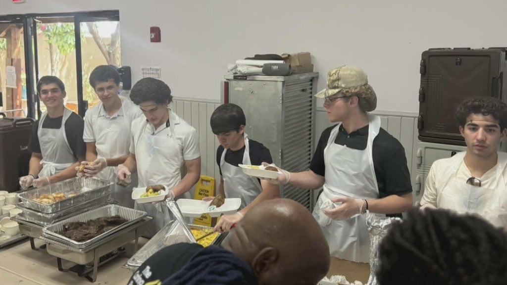 Nonprofit created by South Florida high school students goes far beyond helping those in need — CBS Miami, Key Biscayne Schools news
