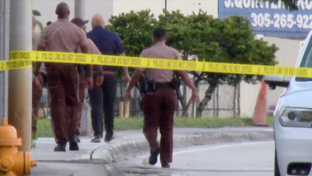 Driver found with gunshot wound after Northwest Miami-Dade crash, deputies say — CBS Miami, Key Biscayne Community news