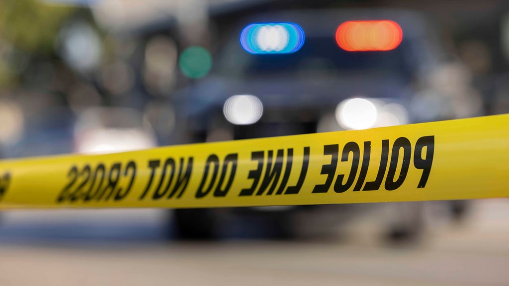 Deputies respond to reports of a person shot in southwest Miami-Dade neighborhood — CBS Miami, Key Biscayne Health news