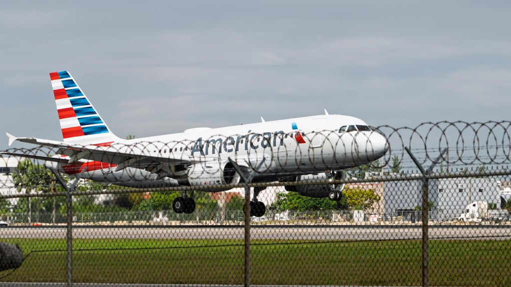 American Airlines flight to Guyana returns to Miami after passenger allegedly threatens crew — CBS Miami, Key Biscayne Community news