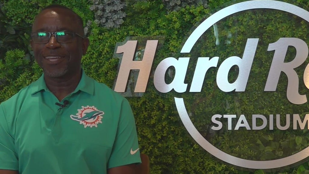 Hustle and Heart: Miami Dade College professor finds passion as Hard Rock Stadium usher — CBS Miami, Key Biscayne Schools news