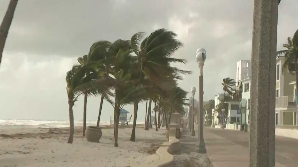 Strong wind, king tides send water surging inland leading to coastal flooding across South Florida — CBS Miami, Key Biscayne Business news