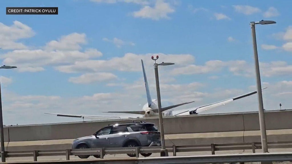 Video shows United flight strike truck on New Jersey Turnpike before landing at Newark Liberty Airport — CBS Miami, Key Biscayne Technology news