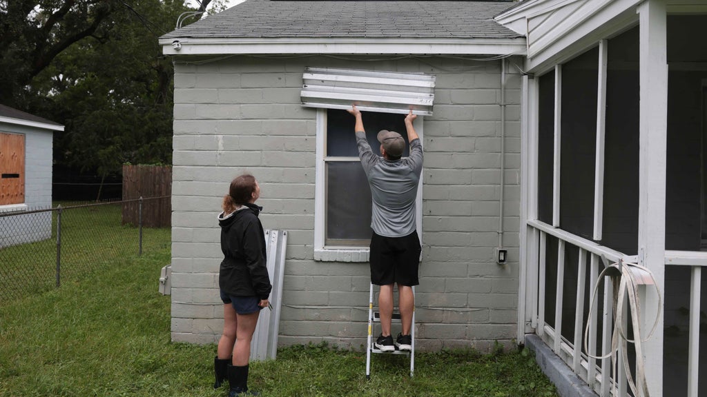 Dangerous Hurricane Isaias has Florida residents scrambling to prepare, evacuate ahead of storm's onslaught — CBS Miami, Key Biscayne Business news