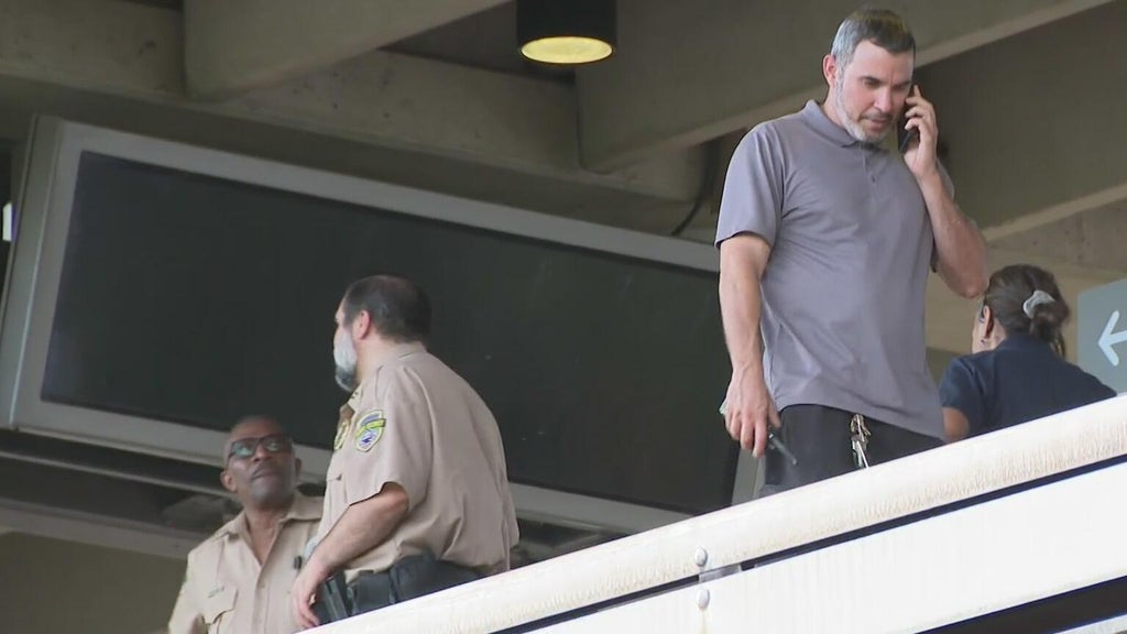 Man grazed by bullet after shooting at Metrorail station in Miami — CBS Miami, Key Biscayne Community news