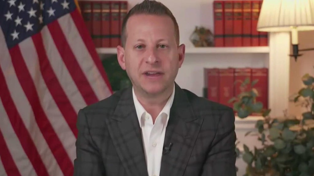 Man arrested in Palm Beach County for threatening voicemail against Rep. Jared Moskowitz — CBS Miami, Key Biscayne Community news