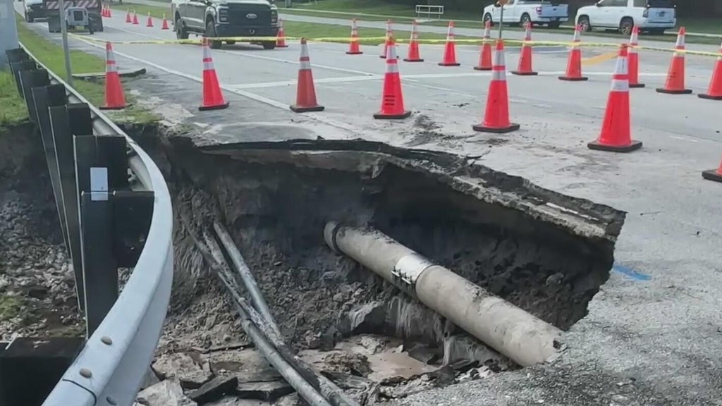 Crews work to repair Davie road that collapsed after major water main break — Key Biscayne Community news