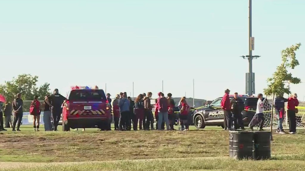 At least 2 killed, several injured after car drives onto Kansas soccer field — CBS Miami, Key Biscayne Sports news