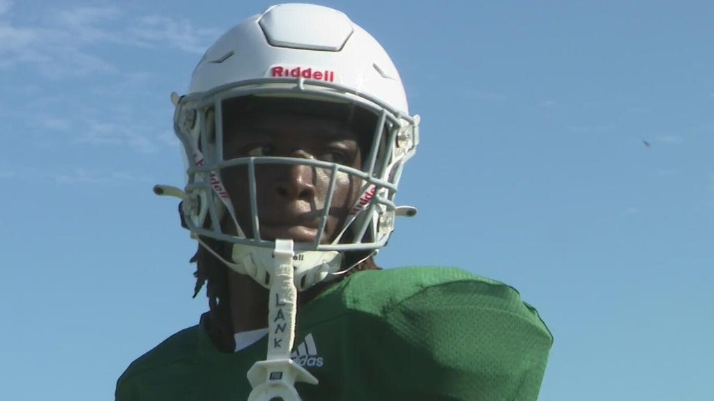 Meet DeMarcus DeRoche, Cardinal Gibbons tight end and Nat Moore Trophy contender — CBS Miami, Key Biscayne Schools news