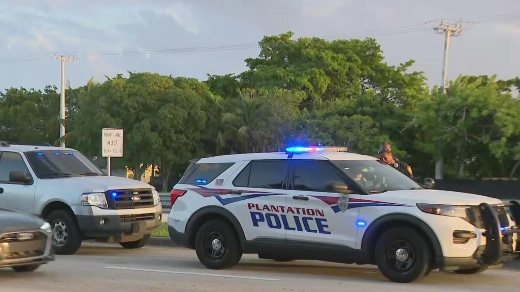 Deadly motorcycle crash shuts down lanes in Plantation — CBS Miami, Key Biscayne Community news