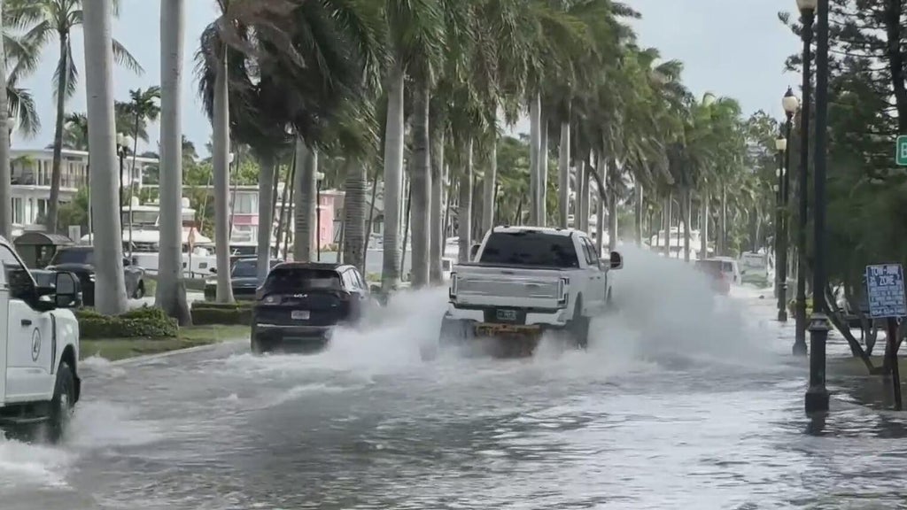 Drivers stranded, roads flooded as king tides send water rushing inland in Fort Lauderdale — CBS Miami, Key Biscayne Community news