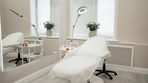 Homeless man arrested after breaking into South Florida plastic surgery clinic, stealing food and breast implant — CBS Miami, Key Biscayne Real Estate news