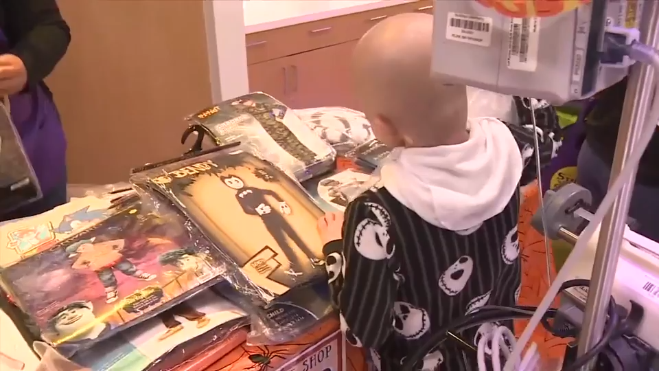 Nicklaus Children’s Hospital patients pick out Halloween costumes with help from Spirit Halloween — WSVN 7 Miami-Dade