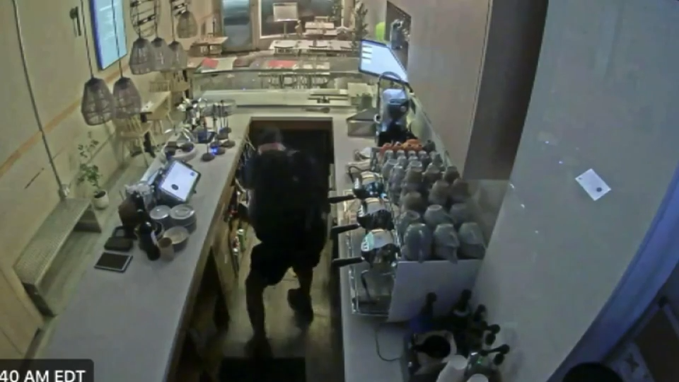 Burglar smashes into Miami Beach restaurant, steals cash register drawer, surveillance video shows — WSVN 7 Miami-Dade, Key Biscayne Dining news