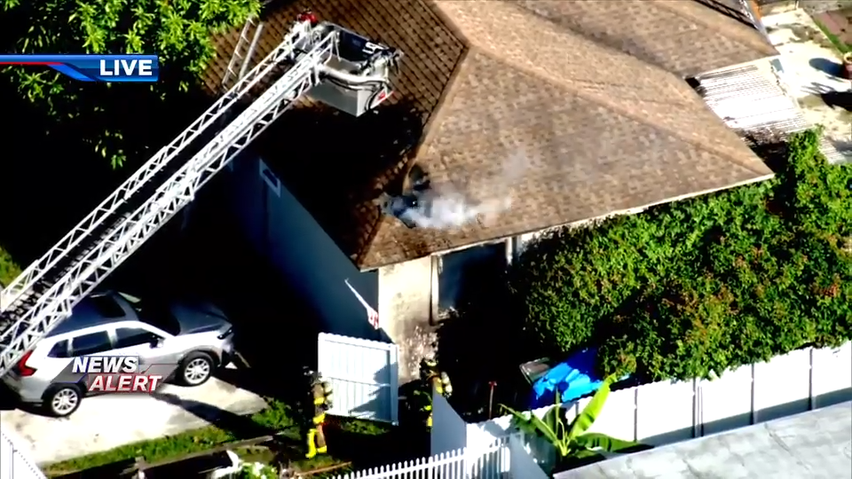 Fire crews battle 2-alarm house fire in NW Miami-Dade — WSVN 7 Miami-Dade, Key Biscayne Community news