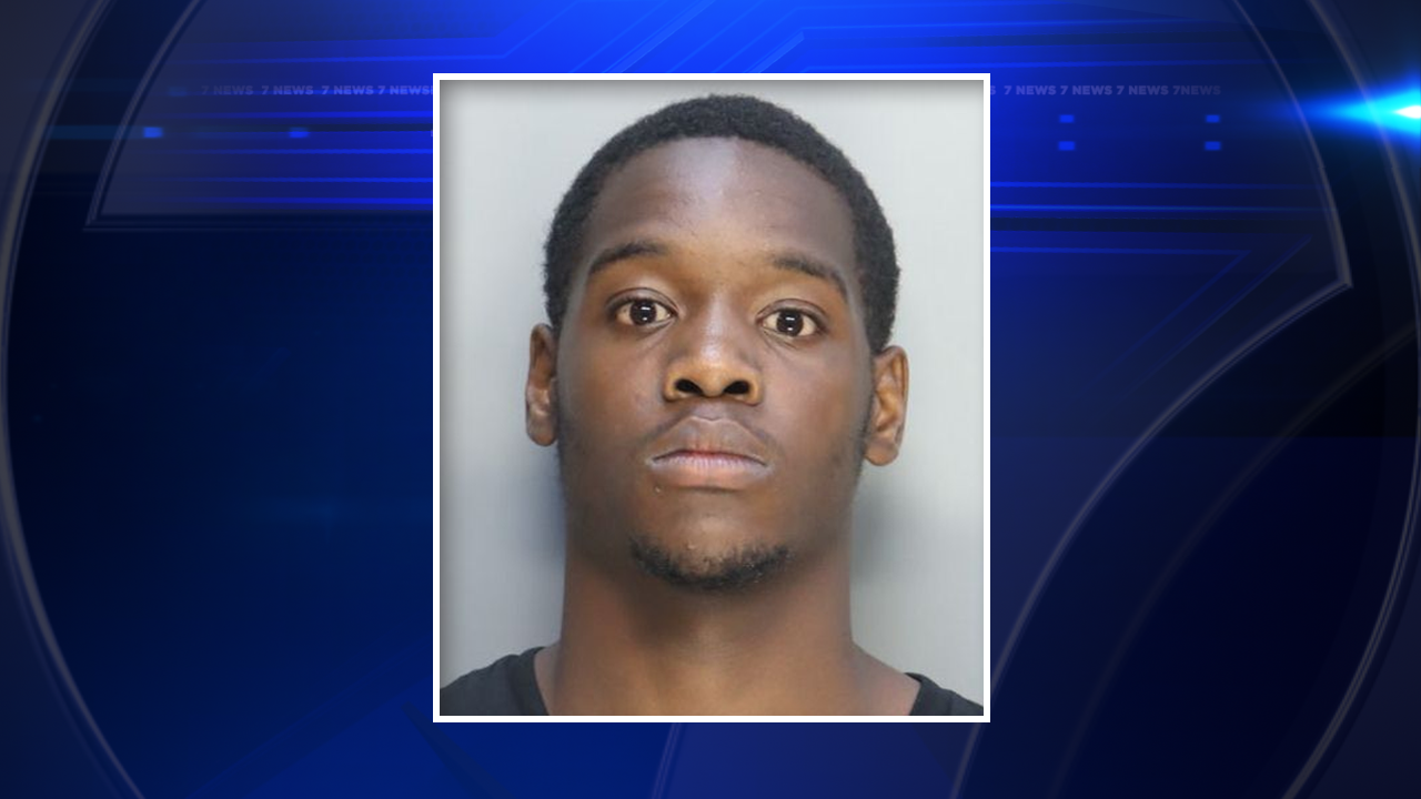 Chipotle employee arrested after throwing knife, glass bottles at manager, police say — WSVN 7 Miami-Dade