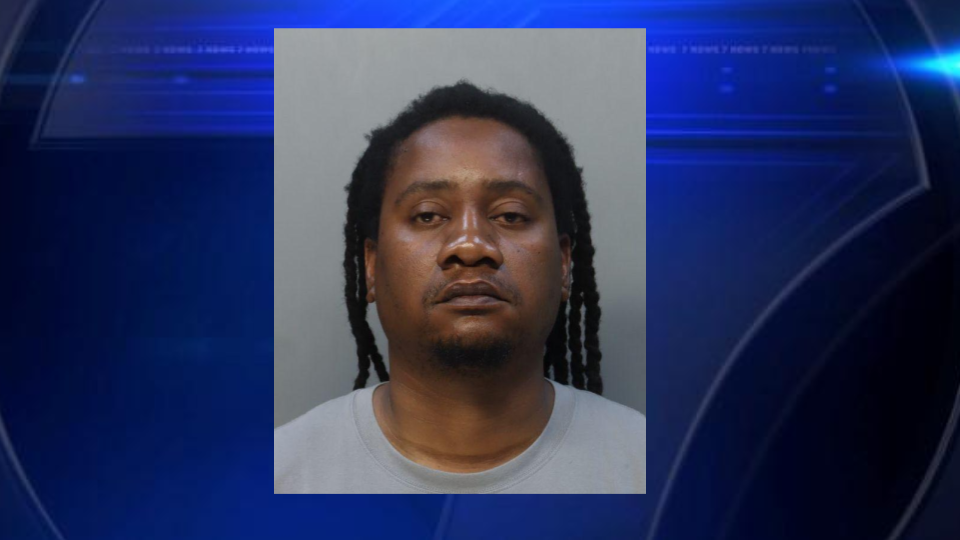 Driver accused of pointing gun at 2 people over parking space, police say — WSVN 7 Miami-Dade
